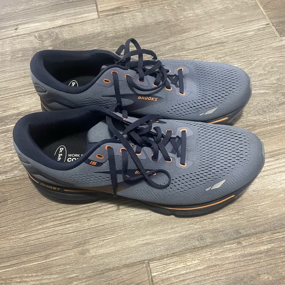 Looking to sell these brooks shoes I don’t wear enough anymore - Picture 1 of 3